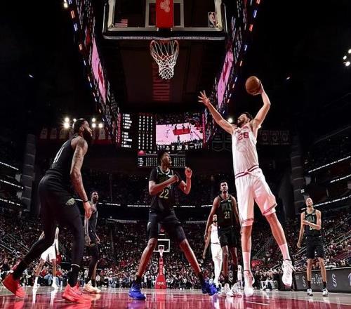 新赛季首战,争议判罚引,关注,谈球吧官网,谈球吧官网在线娱乐平台